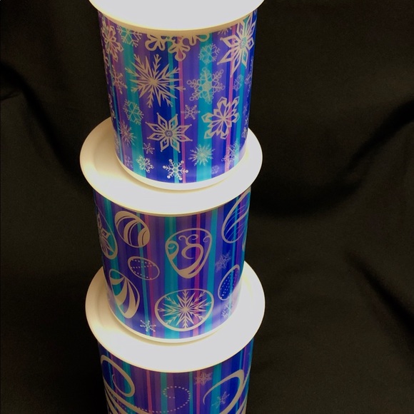 NWOT Tupperware  Christmas Canisters, 3 pc set.  12 Cup, 8 Cup, 5 Cup capacities - Picture 4 of 7